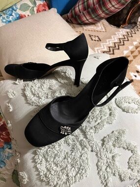 Loft Fashion Black Satin Heels with Crystal Accent